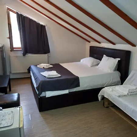 左巴别墅酒店 布加勒斯特