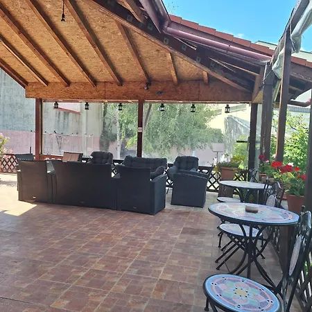 左巴别墅酒店 3*