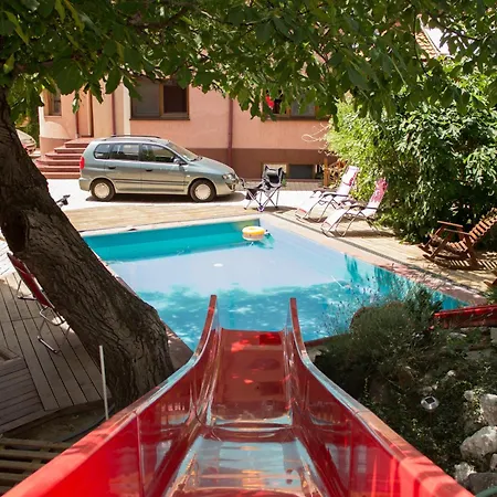 Konukevi Zorba Bükreş